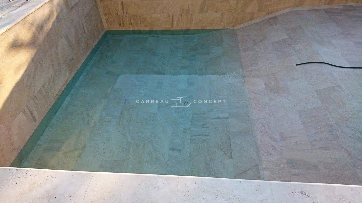 Piscine en travertin Roquefort Photo 2