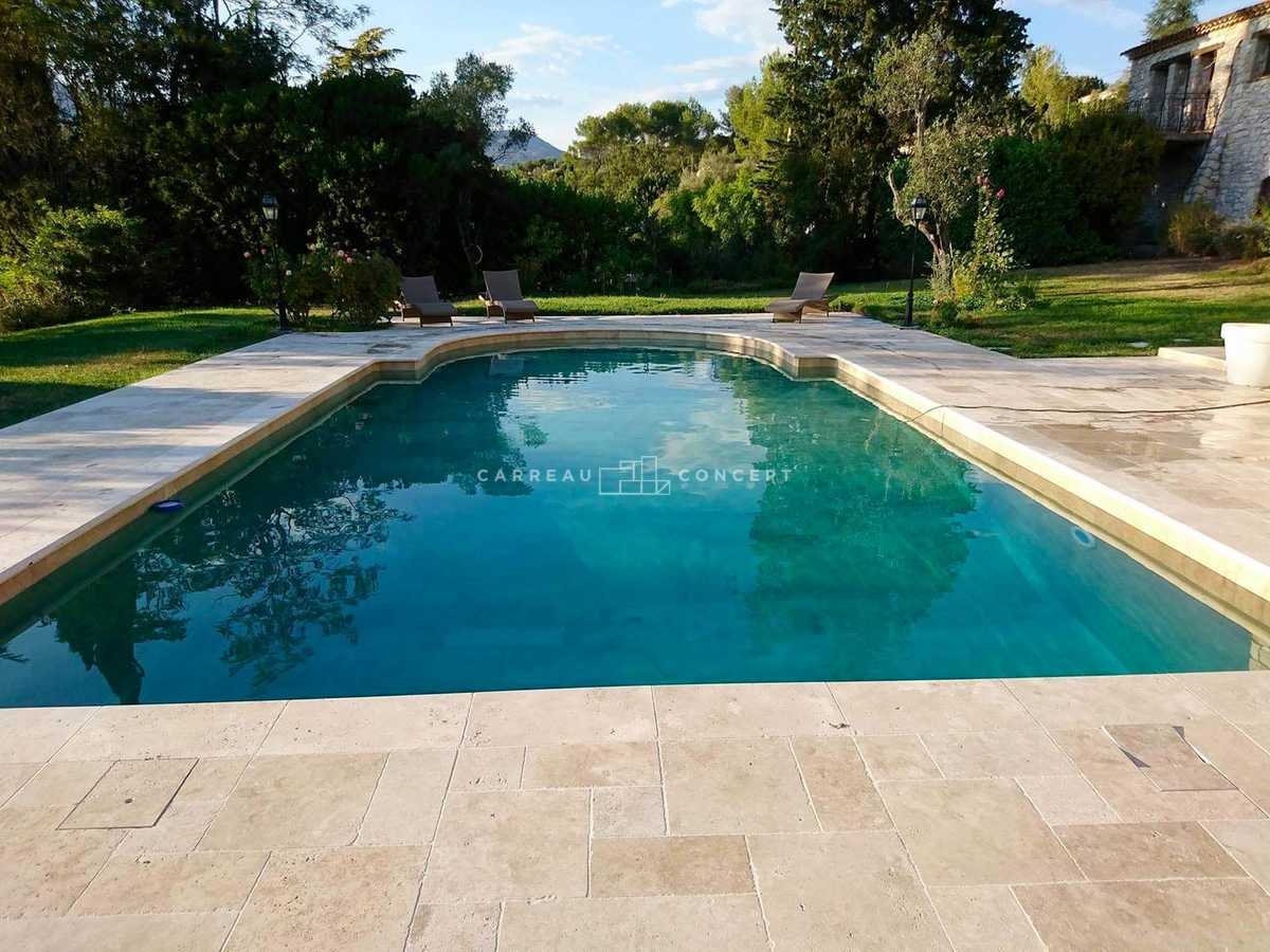 Piscine en travertin Roquefort Photo 11