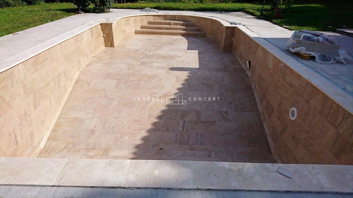 Piscine en travertin Roquefort Photo 1