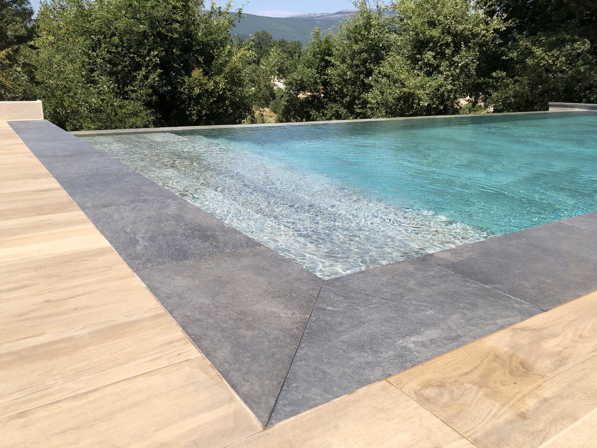Carrelages piscine contemporaine Chateauneuf Photo 5