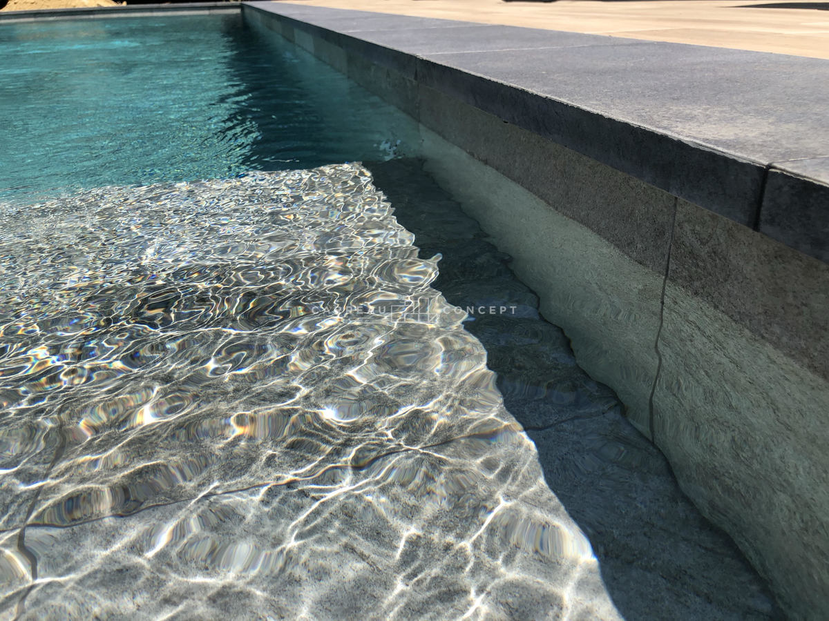 Carrelages piscine contemporaine Chateauneuf Photo 1