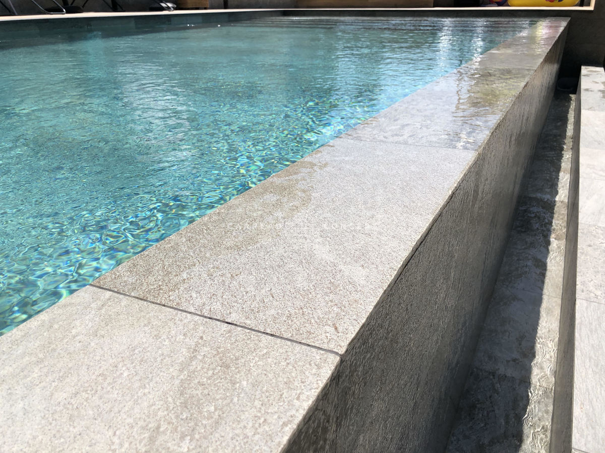 Carrelages piscine contemporaine Chateauneuf Photo 4