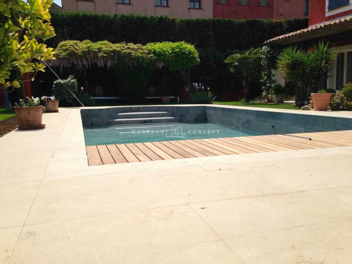 Carrelages piscine contemporaine Plascassier Photo 6