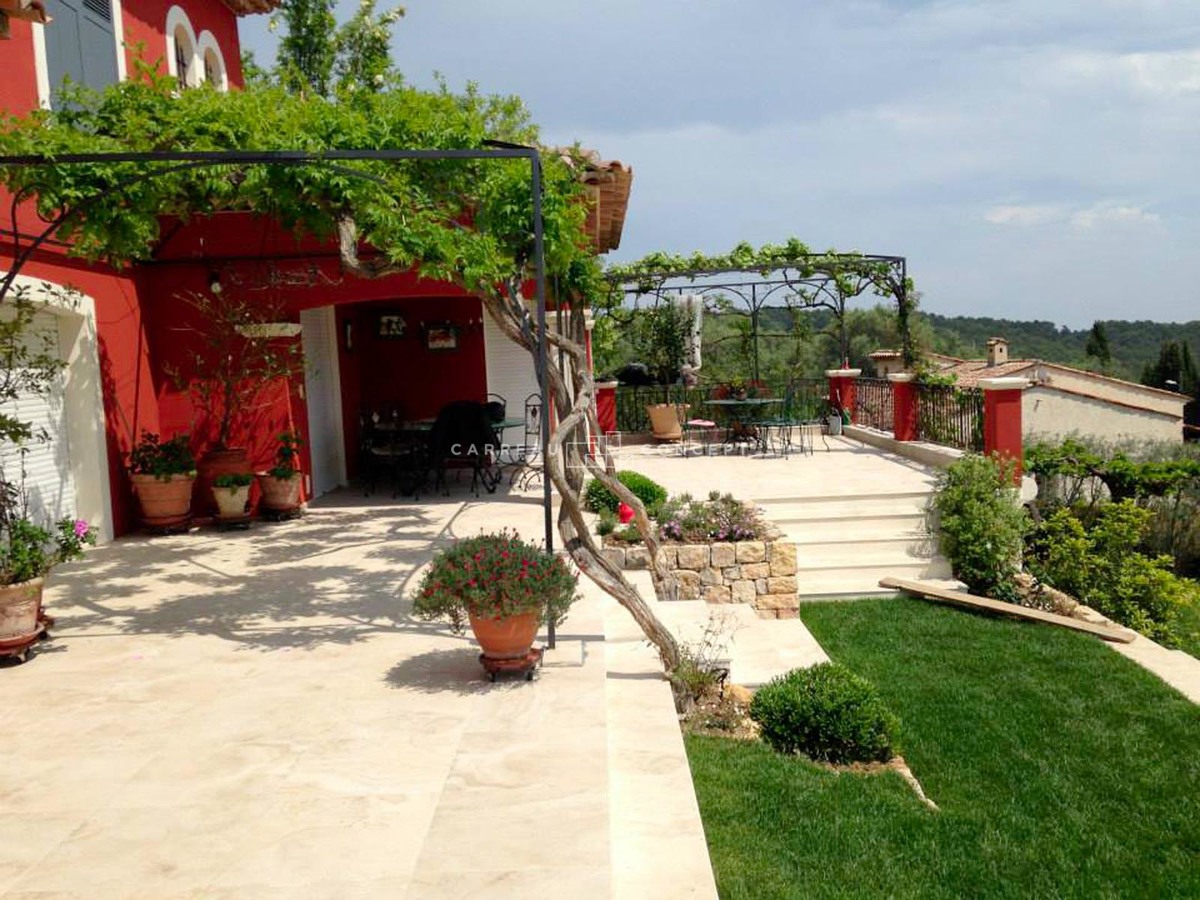 Carrelages piscine contemporaine Plascassier Photo 12
