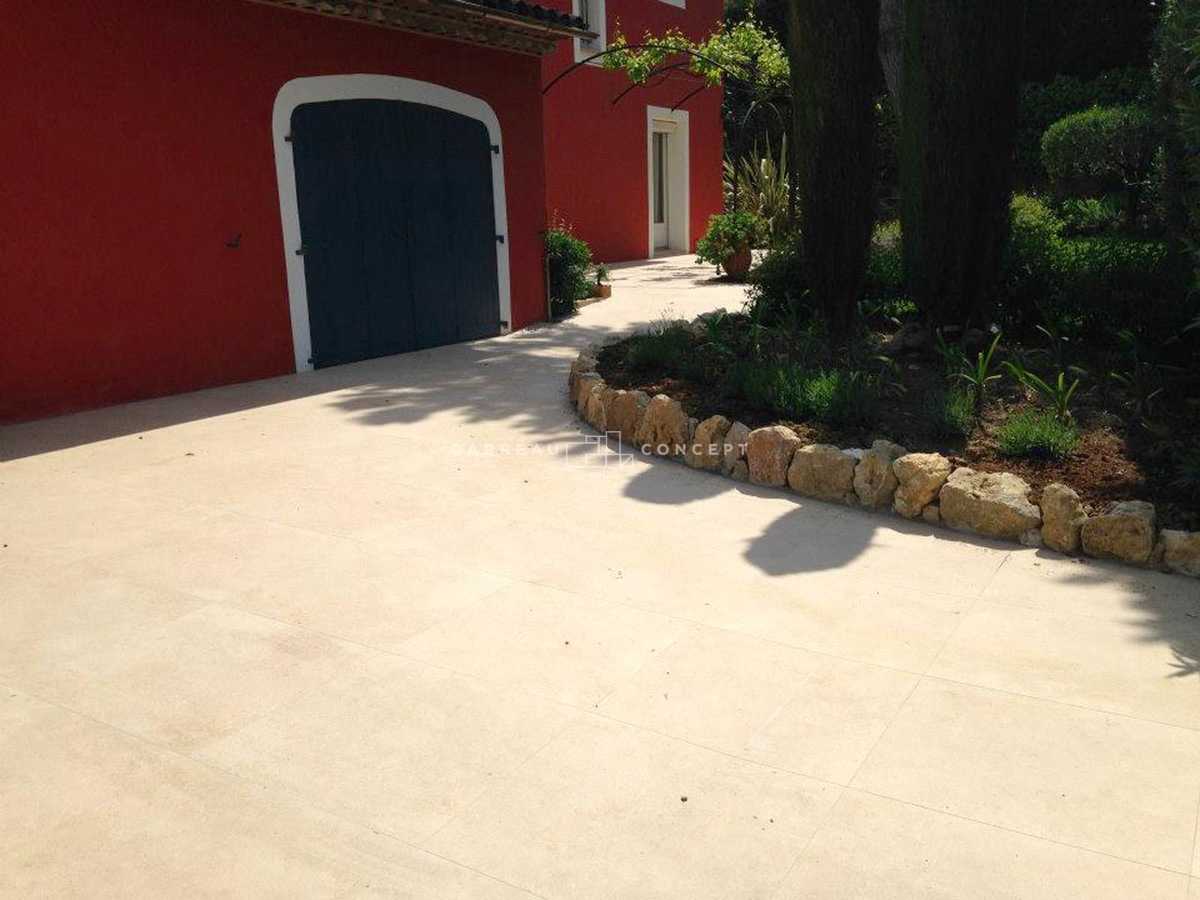 Carrelages piscine contemporaine Plascassier Photo 7