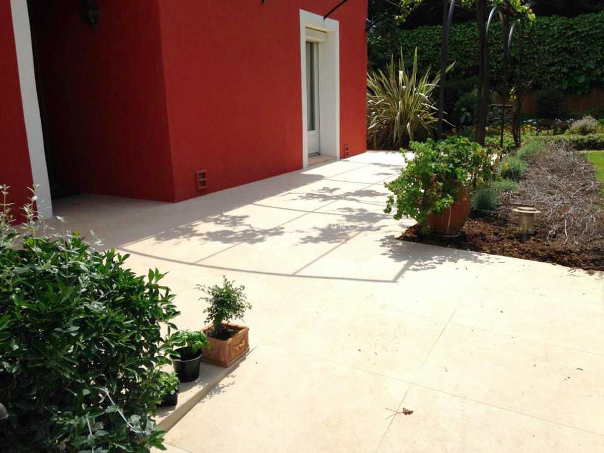 Carrelages piscine contemporaine Plascassier Photo 17
