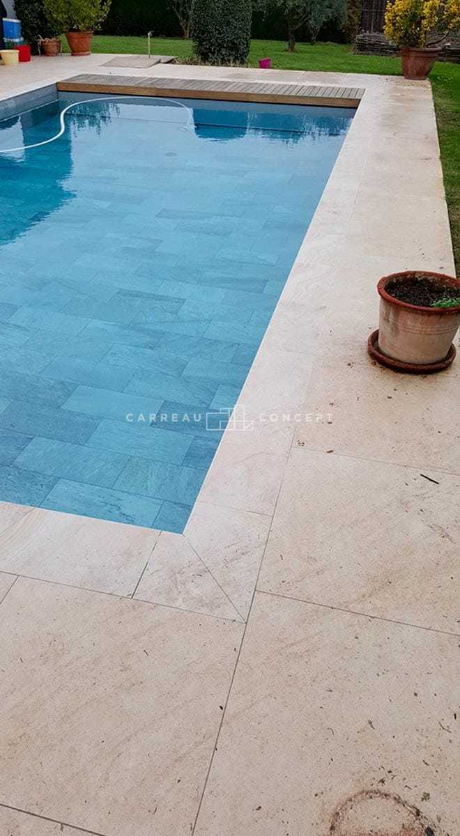Carrelages piscine contemporaine Plascassier Photo 13